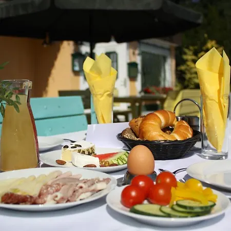 Waldhof Am Stubenbergsee Hotel