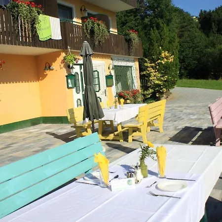 Waldhof Am Stubenbergsee Hotel