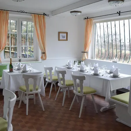 Hotel Waldhof Am Stubenbergsee 3*