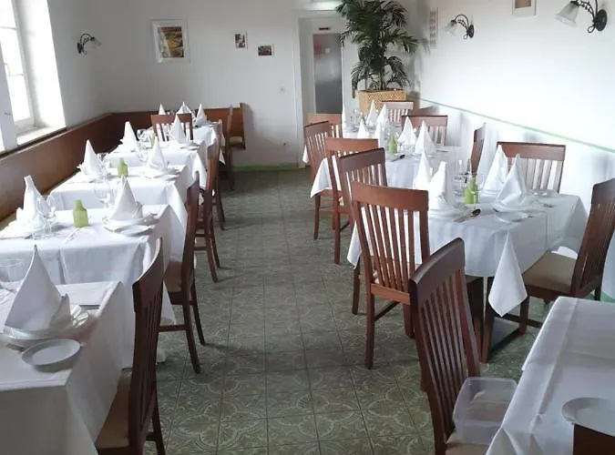 Waldhof Am Stubenbergsee فندق